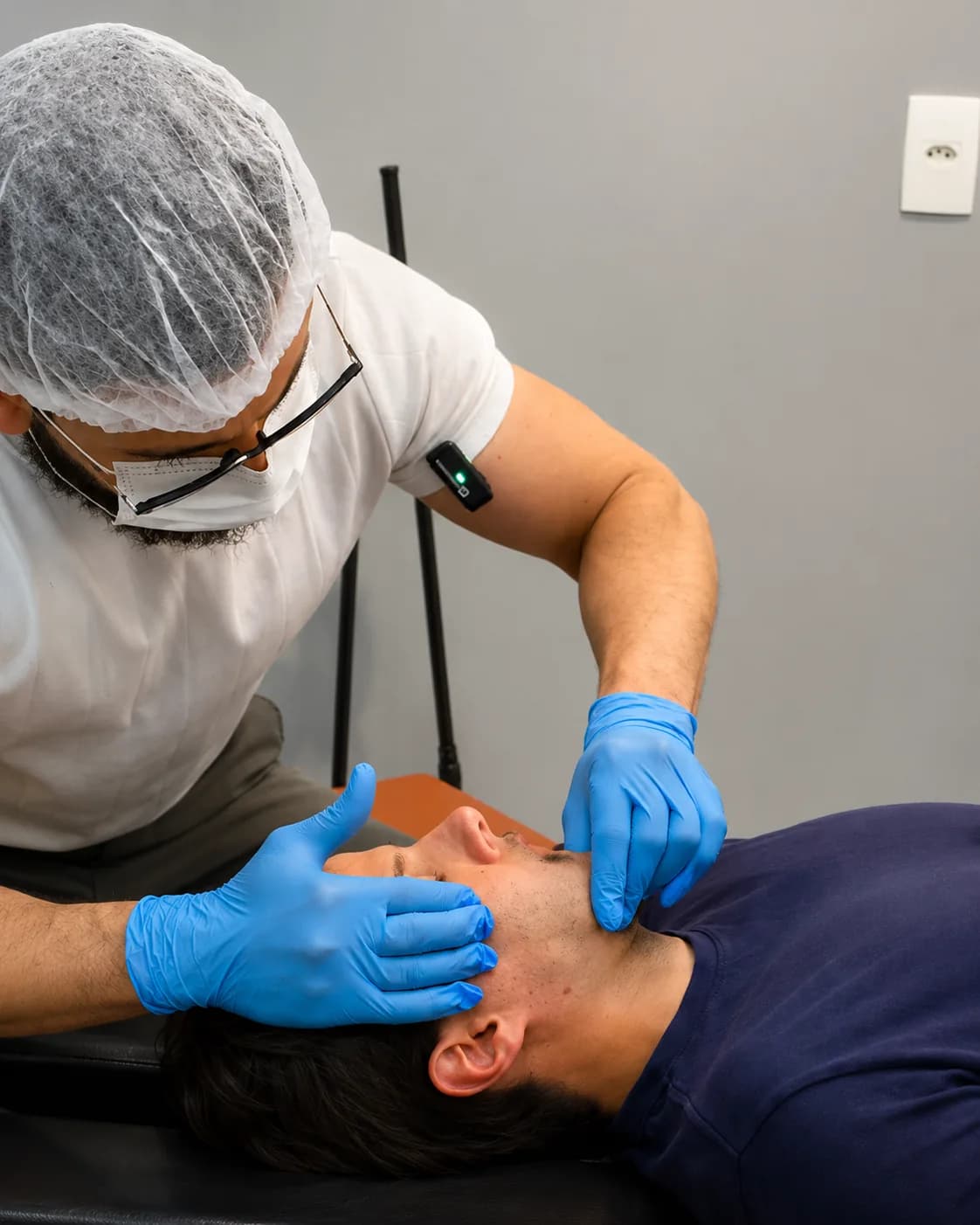 Terapia manual aplicada na região da articulação temporomandibular